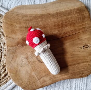 Hochet Crochet Champignon rouge à pois blancs 2