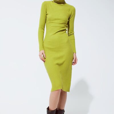 Vestido midi en verde con cuello alto