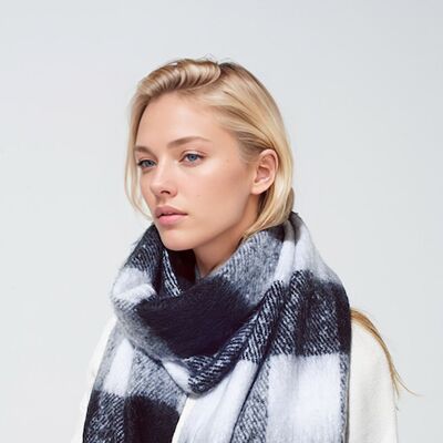 Checkerboard scarf in black and white with tassles