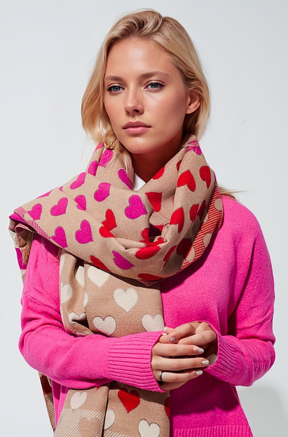 Camel Lightweight scarf with Hearts in Pink and red