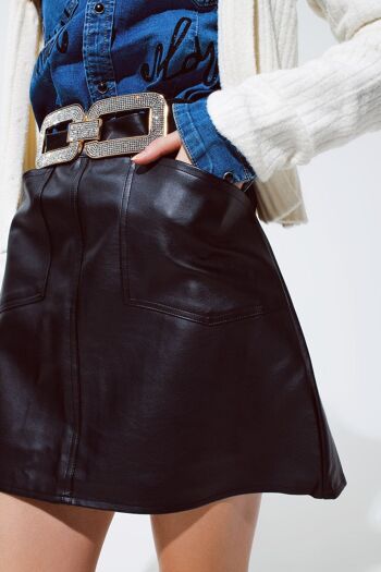 Mini jupe en similicuir noir avec poches 5