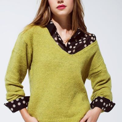 Weicher grüner Pullover mit V-Ausschnitt