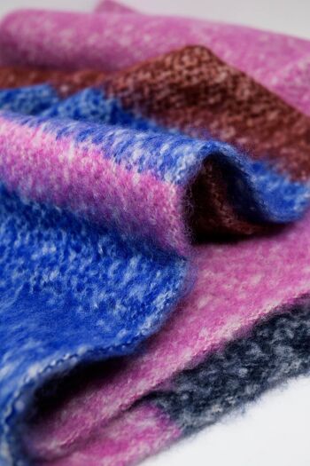 Grosse écharpe avec motif à rayures en rose et bleu 6