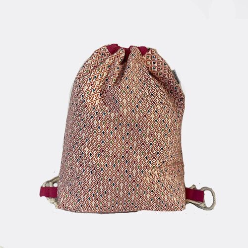 Mochila cuerdas triángulos