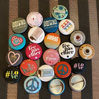 Lot de 22 Petits badges épingles 25mm funs et colorés 2