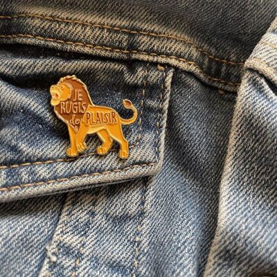 Pin's je rugis de plaisir
