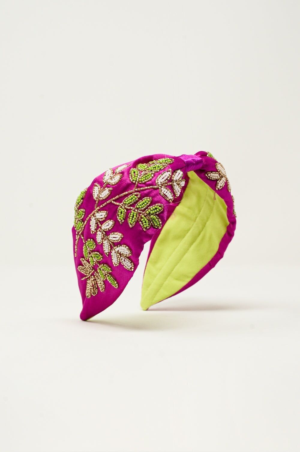 Diadema de flores con pedrería en color violeta