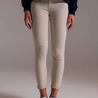 Beige ankle jeans with soft wrinkles