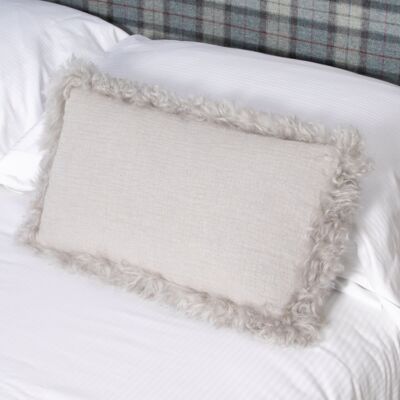 Cuscino in lino grigio con finiture in pelle di pecora 30x50 cm