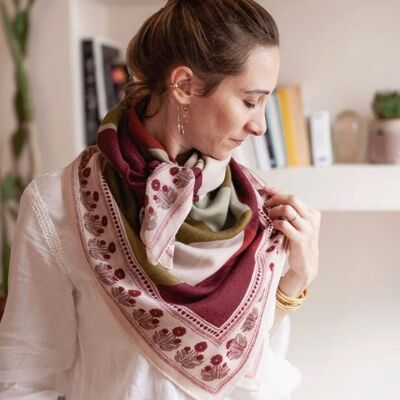 Grand foulard carré laine Coloriage beige