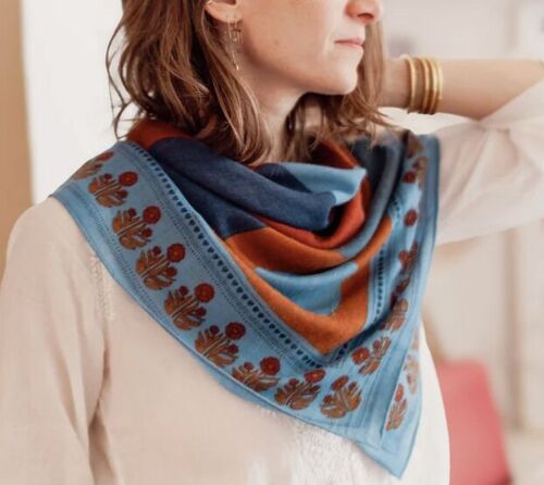 Grand foulard carré laine Coloriage bleu