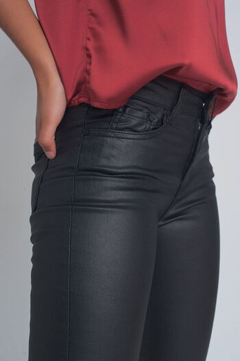 Pantalon effet cuir noir avec lacets à l'ourlet 4