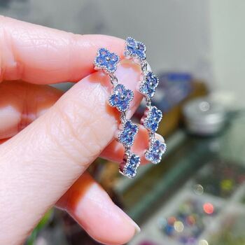 Boucles d'oreilles longues trèfle porte-bonheur bleu, pierres de zircone bleues radiantes avec cadre argenté 3