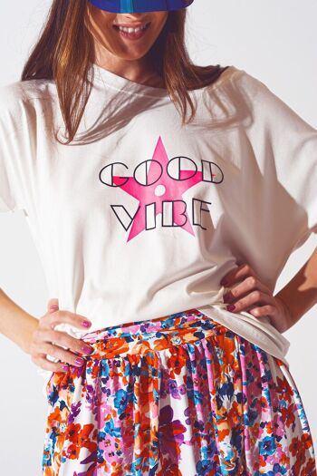 T-shirt Boat Neack avec texte Good Vibe en blanc et rose 3