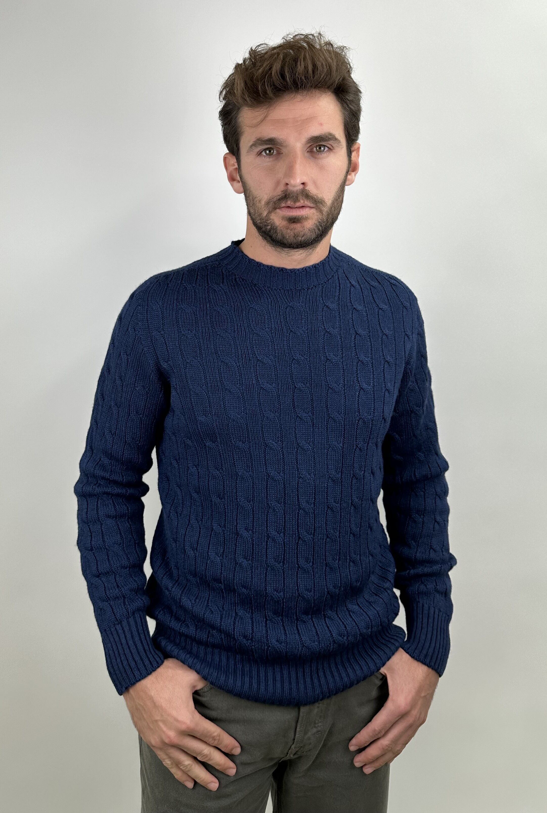 WOLLPULLOVER MIT ZÖPFEN