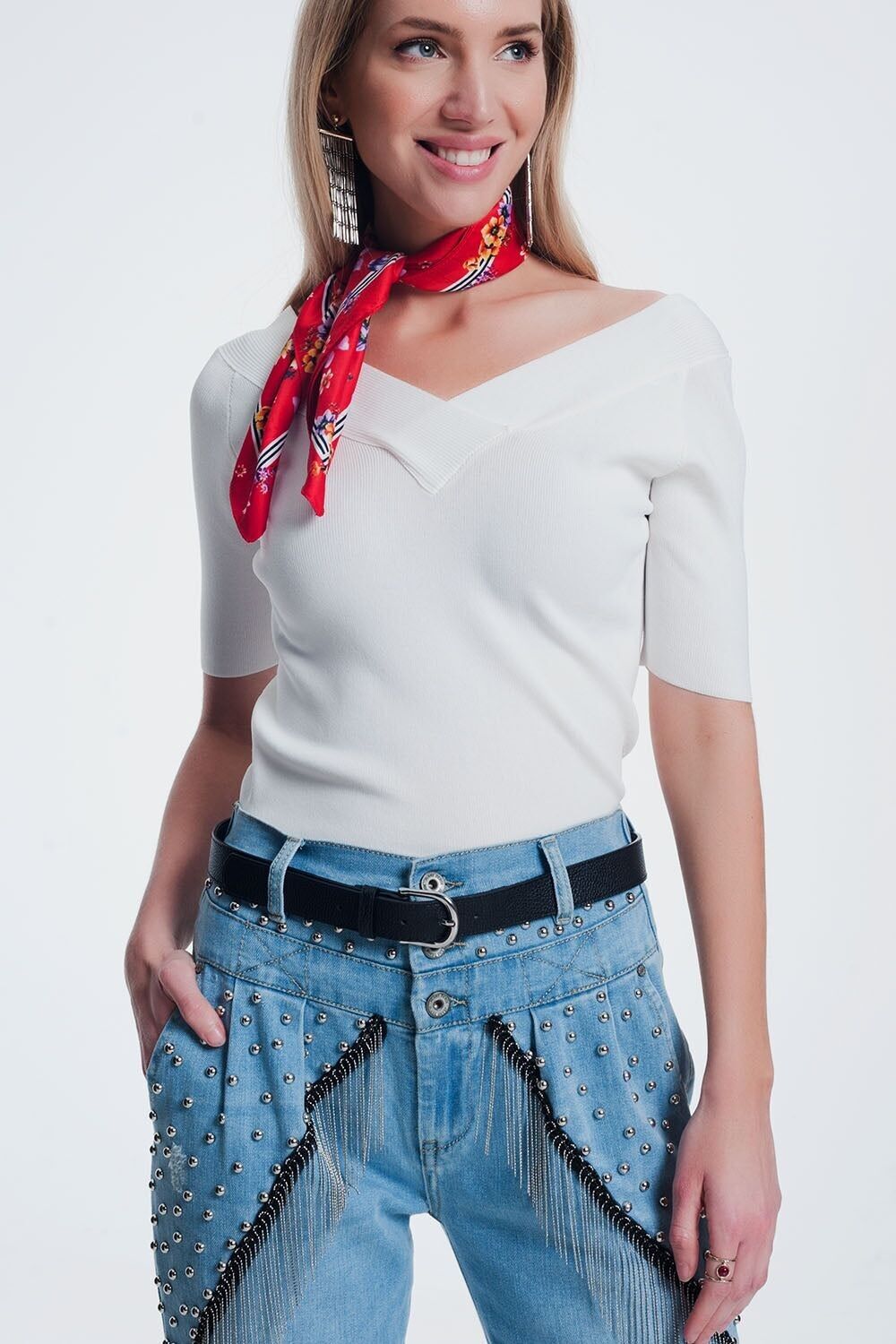 Maglia color panna con scollo a V e maniche corte