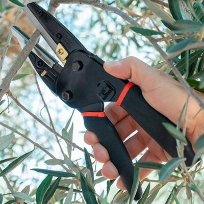 3 in 1 cutting tool: multi-function scissors, cable cutter, and cutter
