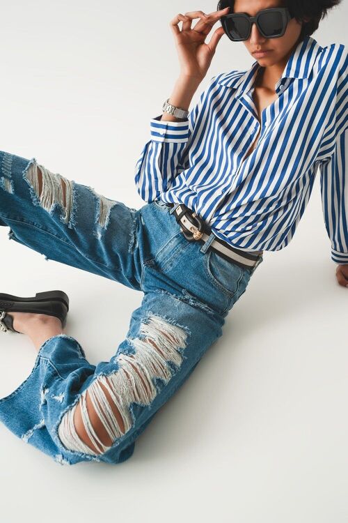 destroyed boyfriend jeans in blue