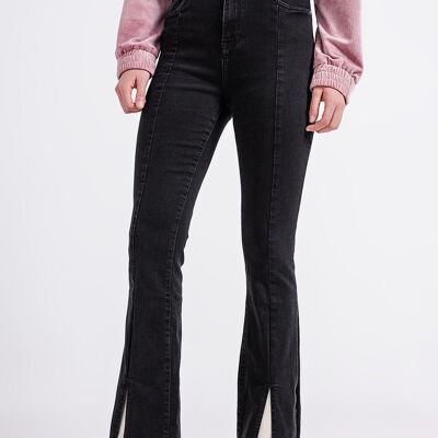 Flare schwarze Jeans mit geteiltem Saum