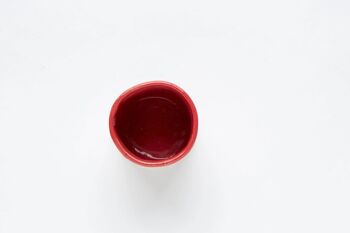 Tasse en céramique rouge faite à la main 1