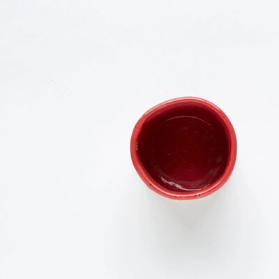 Tazza in ceramica rossa fatta a mano