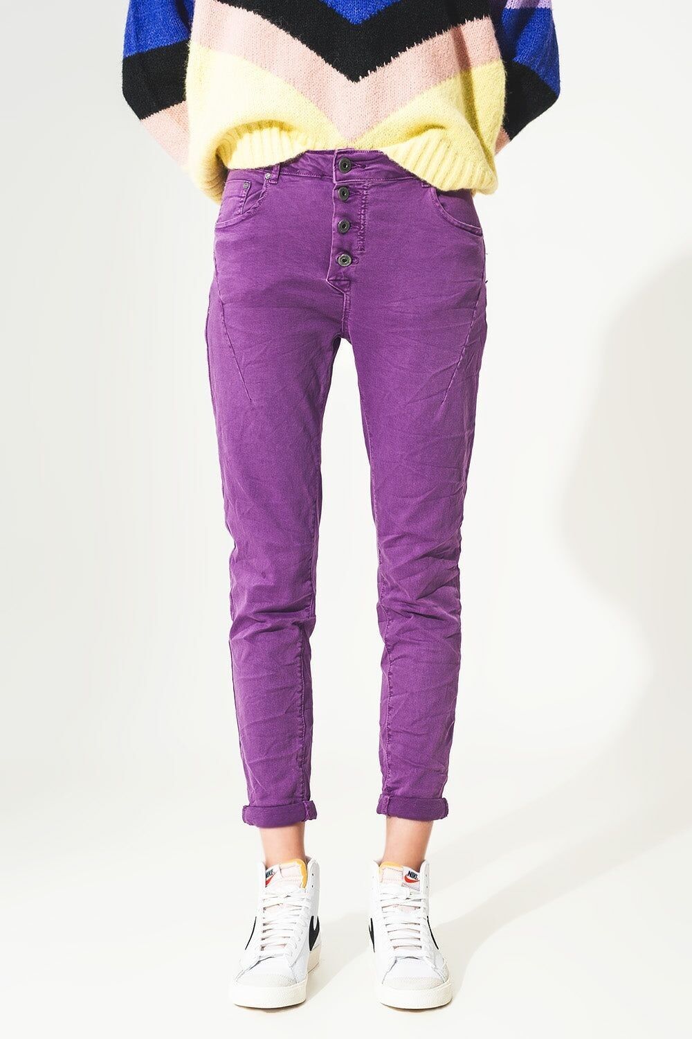 Jeans skinny viola con bottoni a vista