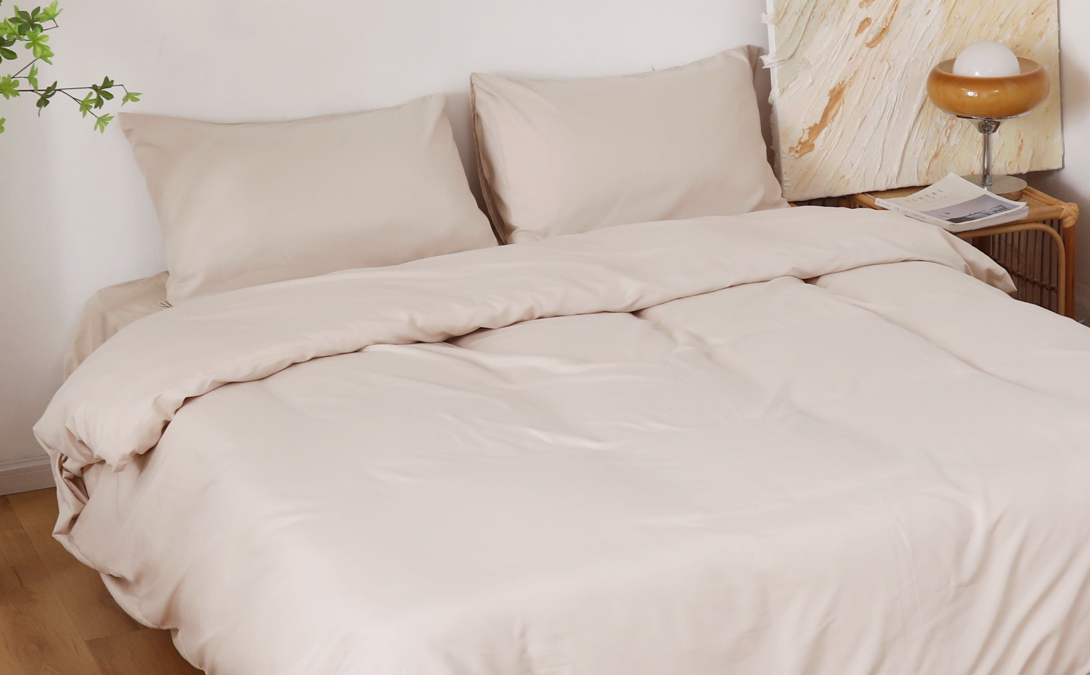 CAPA DE EDREDAO LISA AVEC FRONHA DOURADO