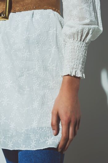 Mini robe texturée à fleurs en blanc 4