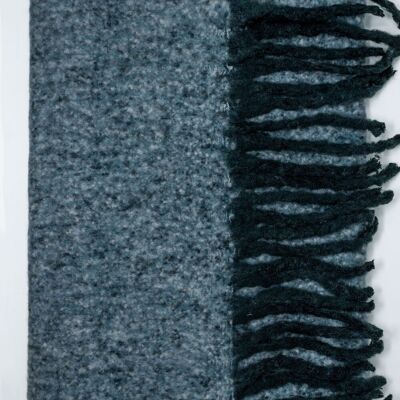 Bufanda esponjosa con borlas en negro