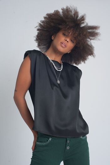 Top sans manches en satin froncé avec épaulettes en noir 1