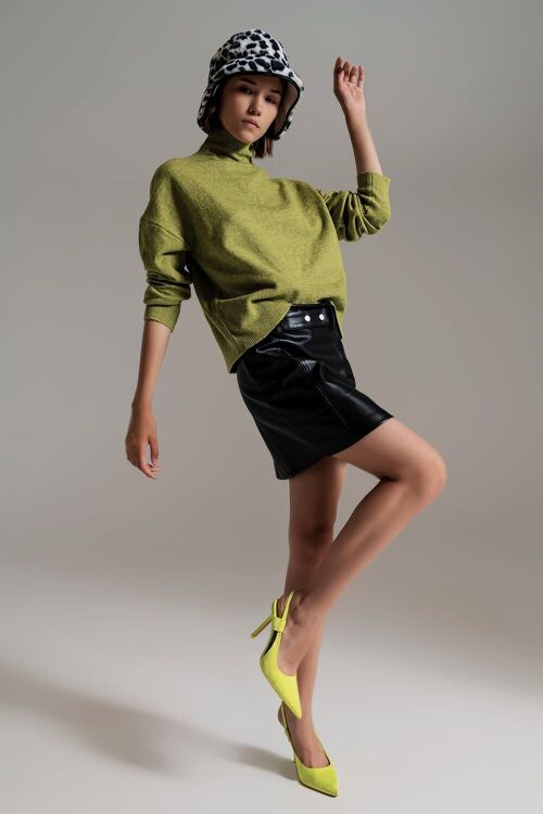 Green turtleneck sweater in a soft knitted fabric
