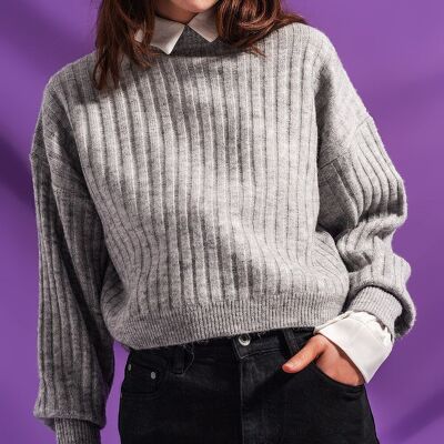Grauer Pullover mit Streifen