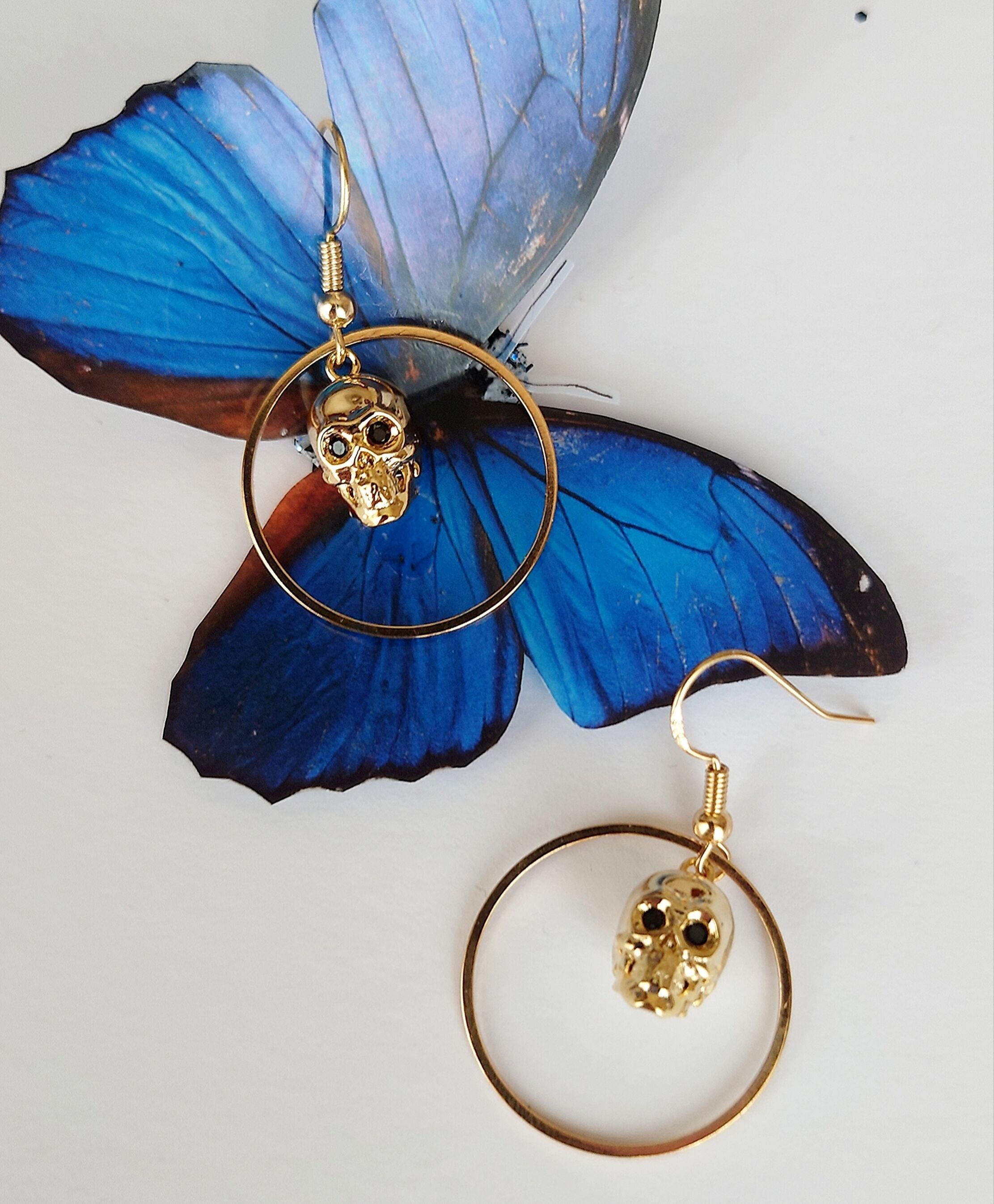 Totenkopf Ohrringe, Creolen, Halloween Schmuck, gruseliger Totenkopf, Totenkopf Schmuck, goldener Totenkopf, Totenkopf Ohrringe aus Metall, Tag der Toten