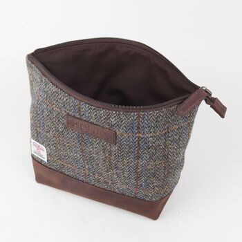 Trousse de toilette triangulaire en Harris Tweed marron 3