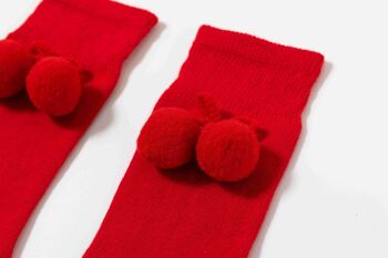 Chaussettes hautes rouges à pompons pour bébé fille 2