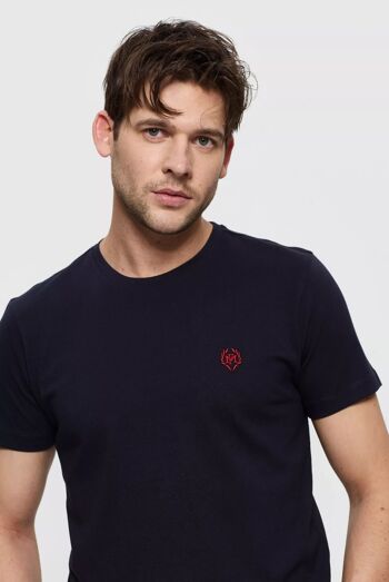 Maxence : T-shirt avec Logo en Couronne Brodé 10