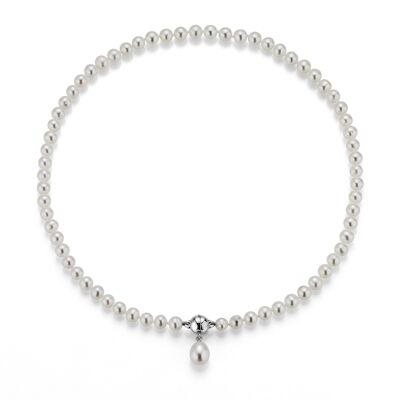 Freshwater pearl necklace with magnetic pendant