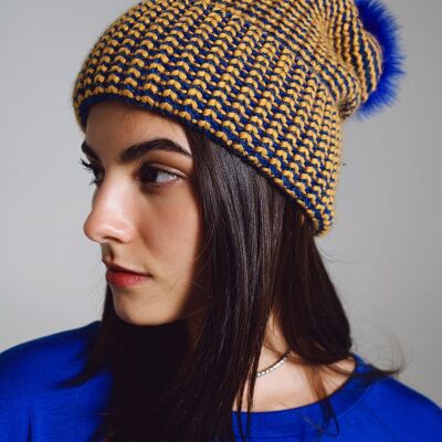 Bonnet tricoté avec pompon en bleu et jaune