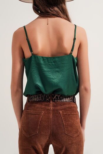 Camisole en satin avec empiècement en dentelle en vert 5