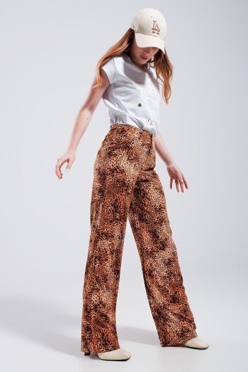 Pantalon large à imprimé léopard en marron 4