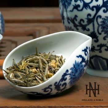 Holland & Noble - Thé à la pivoine blanche - Thé blanc - Premium Bai Mu Dan Chá - 白牡丹茶 - Pai Mu Tan - 100 grammes de thé en vrac dans un emballage en étain de luxe 5