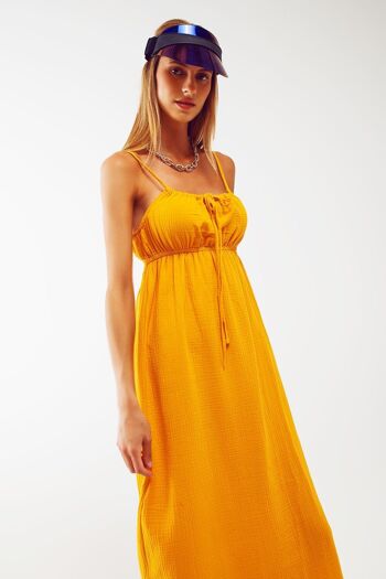 maxi robe d'été jaune à bretelles et taille froncée 2