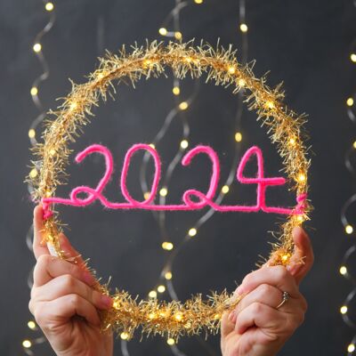Luz de aro de celebración de Año Nuevo 2024