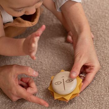 Spinner bébé en bois 1+. Voici le soleil 14