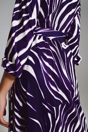 Robe portefeuille mi-longue ceinturée à imprimé zèbre violet et crème 6