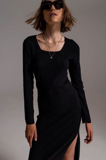 Robe mi-longue en maille à encolure carrée en noir 3