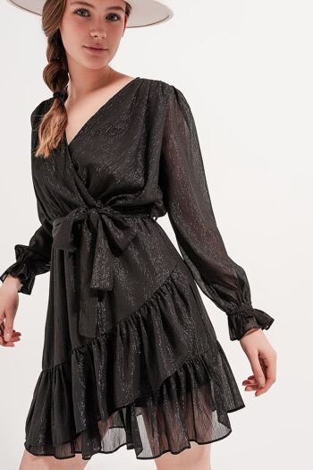 Mini-robe avec ourlet flippy en noir 1