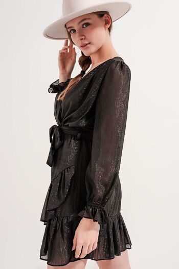 Mini-robe avec ourlet flippy en noir 5