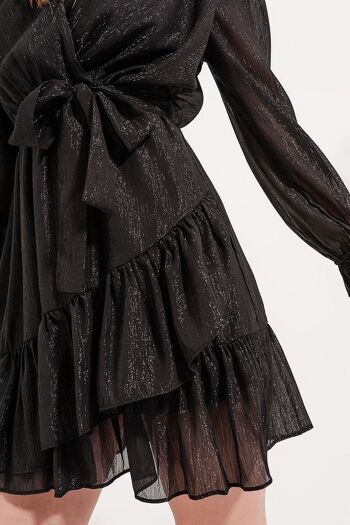 Mini-robe avec ourlet flippy en noir 6