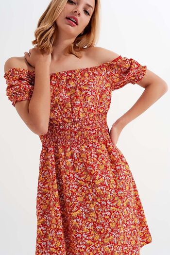 Mini-robe avec détail froncé à imprimé floral rouge 4